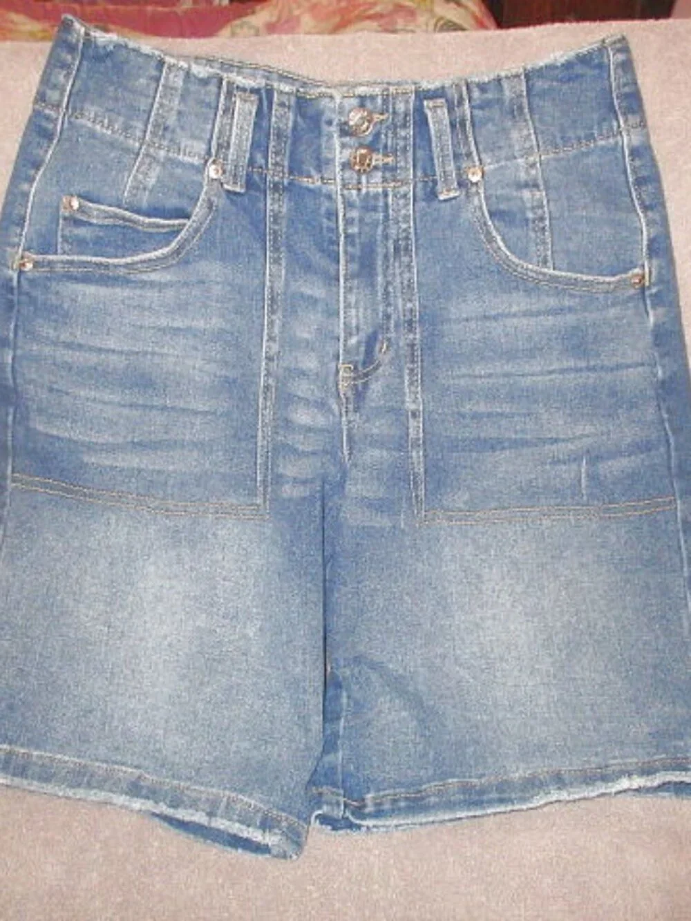 Madden NYC Denim Bermuda Shorts Size 4 High Rise Patch Pockets Seamed Stretch